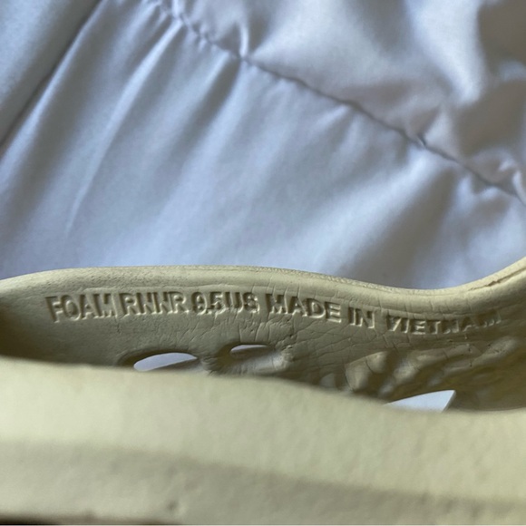 Yeezy Foam Runners “Sand” Sneaker - Picture 5 of 7